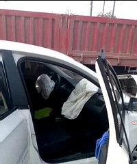 �ͣ�����һ��УѧԱ���Ž���ײ��󿨳� �ֳ�������Ƶ