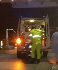 ��ҹͻ��������һŮ��ײ�ϻ��� ͷ���Ҳ��̶á�����