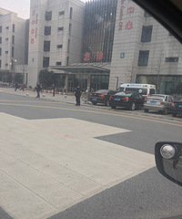 ���˵�һҽԺ�������д��·��������ѣ�ֱ�������ˣ�