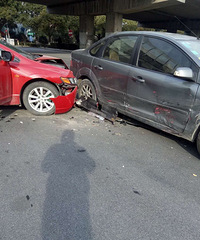 ͻ����һ����f�������׷β ��ͷײ���ˣ�