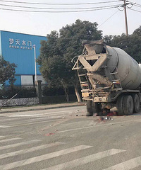 Ѫ�ȣ�����ĳ·�����˱����賵��ѹ �ֳ���ƬѪ����