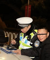 ����λ���� �Ƽݱ���ȴһֱ���΢Ц ���������ǽ��ң�