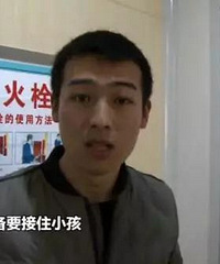 "产妇刚躺上产床就生,医生措手不及新生儿摔成重"