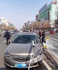 �ֹ�ֱ���ʻ����˾������ײ����  ����������û��