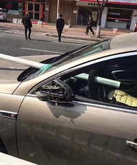 �ֹ�ֱ���ʻ����˾������ײ����  ����������û��