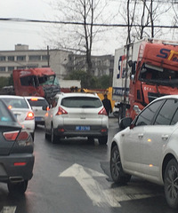 320����һ����ݳ�ײ�� �����������Ŀ��...