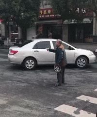 ͻȻ���ȥ����������һ����������ײ��