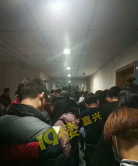 ���¼ݿ�Ҫ���¹� ������˸�����У�����Ŷӵ��˱����� ��