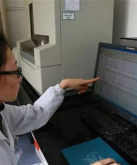 "儿子不像自己!8年前,他偷偷做了这个决定,如今几片指甲让一切