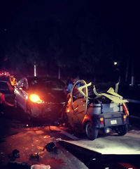 ��ҹ�·ᳵ������ƿ������ײ��С�γ� ����һ̲Ѫ...