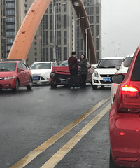 ��԰·���Դ�׷β��� ǰ��������20��Զ β�����ر���