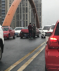 ��԰·���Դ�׷β��� ǰ��������20��Զ β�����ر���