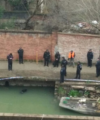 ԭ��ί��¥����ӱ߳����ˣ�һ�����ڡ�������