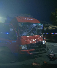 ͩ����3����ҳ�����׷β����ͷ��ײ��ϡ���� ˾��������ʻ��