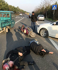 ��ƿ������������ʻ���˳��� ���ڻ�ÿ���绰Ҫ���ǽ�Ǯ��