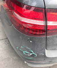 ������ͣ�����ﱻ��ƿ��ײ����β�� ���Ѷ��������԰�