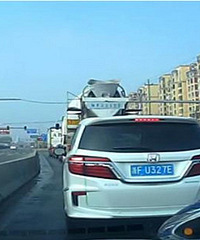 ���Ӵ���Ʊ��� һ·׷���������̵ƿ�