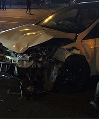 ���ң���ҹ�����ſ�������ײ���� �����ں�����˦����·�ϻ���