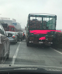 �󿨳�ÿ������Υ��ռ�ó��� ˮ���г��µ�ˮй��ͨ��