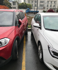 [����]һ�����ų���ͣ��λ ��������һ�ڳ�