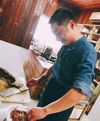 "羊肉面店老板是个烧卤鸭的斜杠青年"