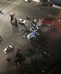 һ�α�һ�����أ���԰������ײ�� ·�ںü����� ��������