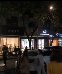 ȭ����� ����໰ ���˴���·����������Ů�Ĵ���һ��