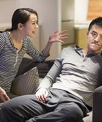 ��ҹ12��� ����ĳС��¥���и�Ů�Ŀ޿��������Сʱ��