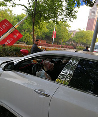 һ������ҳ������γ����ұ�ը ײ��һ������ƺ�������