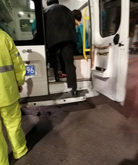 �����Ҳ��ú������� ��ˮƿ��ײ�� һ����к��̵�Ƥ������