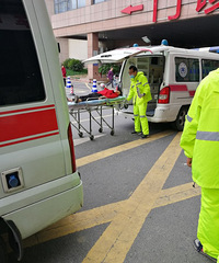 ͻ��������һŮ���ڹٵ������ϳ�������ҩ �����С�