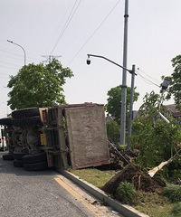 �����ˣ�ʯ������һ���๤�̳��෭