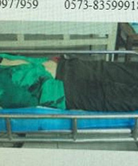 ����Ů�ӱ�����ײ�� ����������ʬ��ʾ