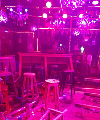 ����᣿ȥ����ĳ�ư��� ͻȻ���һȺ���ҳ���