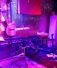 ����᣿ȥ����ĳ�ư��� ͻȻ���һȺ���ҳ���