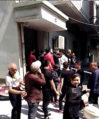 ���磡ͩ��20��Ů��׹¥ �������ŵأ��ֳ�һ̲Ѫ...