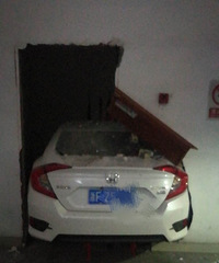 Ů˾����˼��������ɲ ����ֱ�Ӱ�ǽ��ײ����