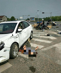 ����������ҳ��� ����ײ�����ֳ����ֳ�һ̲Ѫ...