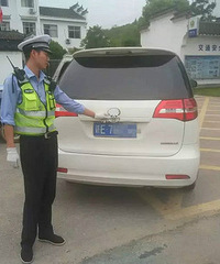 比亚迪车全身却是丰田标志?