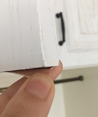家里的柜门这样算不算正常现象 感觉是质量问题啊