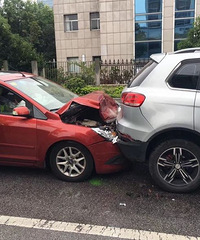 ���豧�ź�����·�߿ޣ�С��������ʻ׷βǰ�� ��ȫ���ҵ���