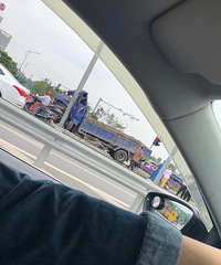 �ϱ�����������˳ɹ����� ����ͷ�ݺ�ײ�ڵ��߸��ϣ�