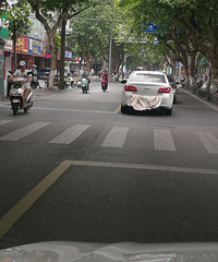 老铁凶还是你凶!嘉兴有人直接在车牌上盖了块布