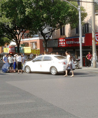 Ů˾��������ײ�ϵ�ƿ�� ��ƿ�����ӱ�ײһ����������