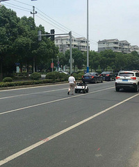 ���˾�Ȼ������С������߳��ϻ����������ҳ��͸��ں�����