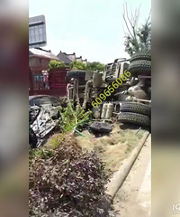 ͩ��ͻ�����ҳ��� С�γ�����޳�ײ�ɷ��� Ů˾��������ʻ�ң�