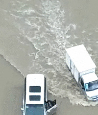 ͻ�����꣡���˶�ر��� ��������ˮ�￪������