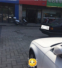 被两辆车堵死了