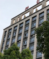 ͻ��������һŮ������10¥���� Ϊ���Ͽ�Ҫ��¥��