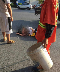 ��ʹ������ĳУѧ���������� ������ײ��7��8��